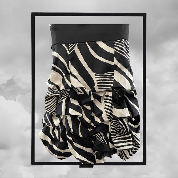 BLACK AND WHITE RUFFLED DRESS - Picture 14 of 14